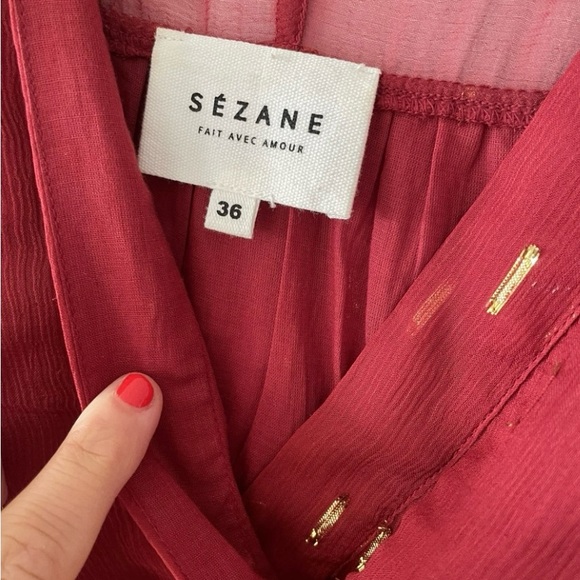 Sézane Elegant Red Dress with Gold Accents - Picture 3 of 4